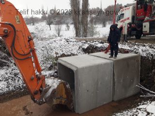 Kıranşeyh Köyü ile Gazelyakup Köyü arasındaki köy yolunun asfalt kaplamasının bozuk ve yolun dar olması nedeni ile Kütahya İl Özel idaresi ekipleri köy yollarında yol genişletme çalışmalarını başlattı.